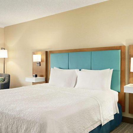 Hampton Inn Portland Airport Exterior photo