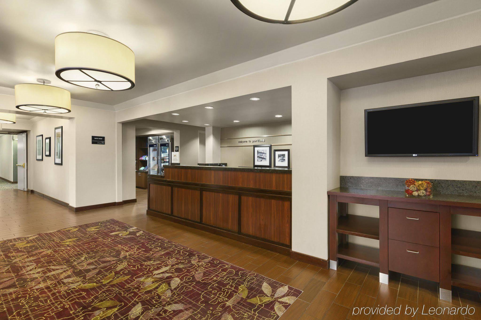 Hampton Inn Portland Airport Exterior photo