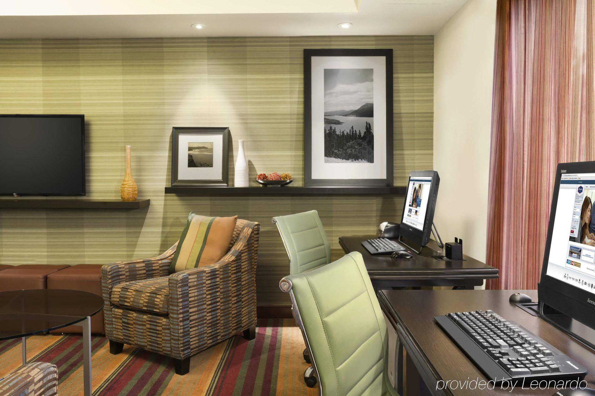 Hampton Inn Portland Airport Exterior photo