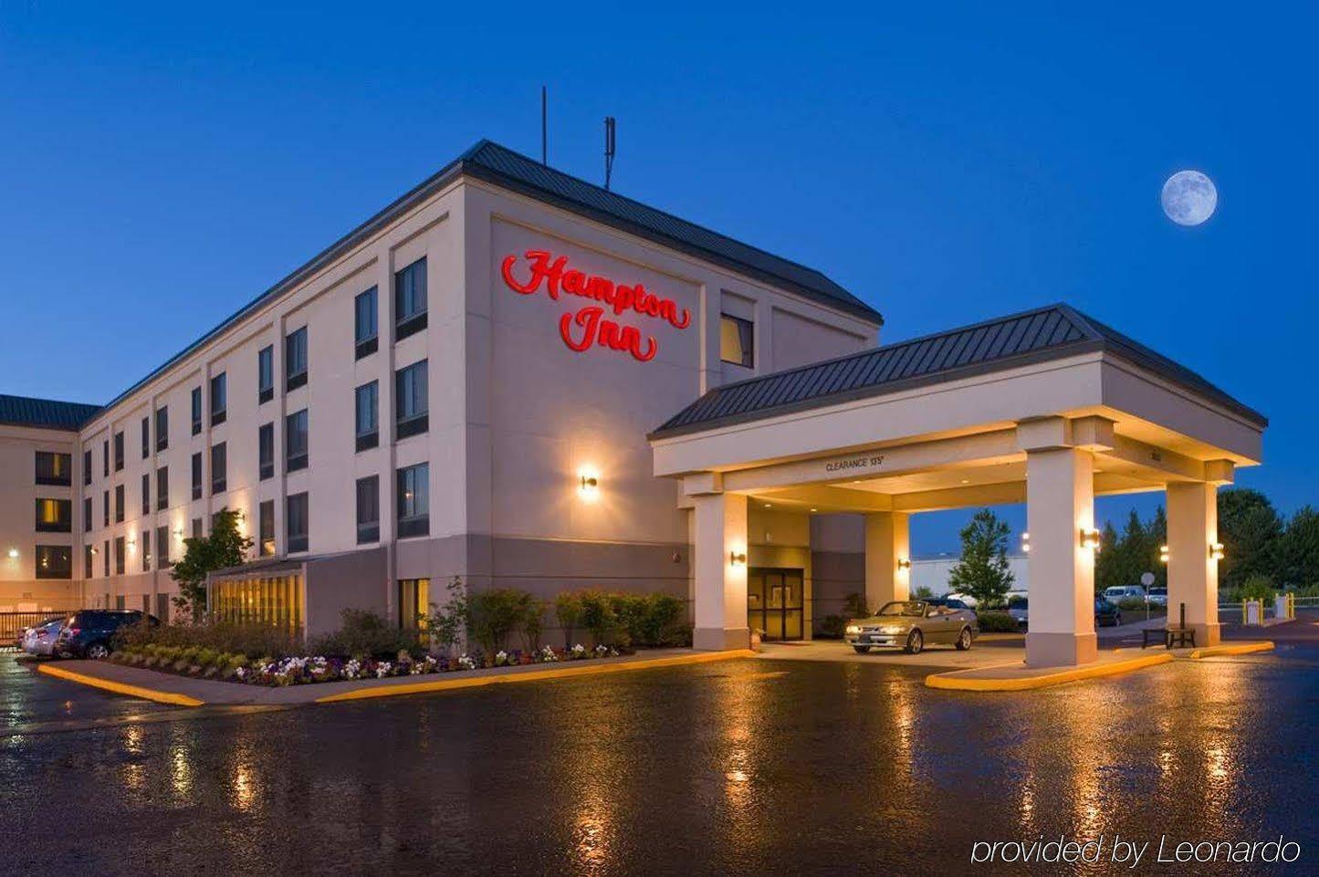 Hampton Inn Portland Airport Exterior photo