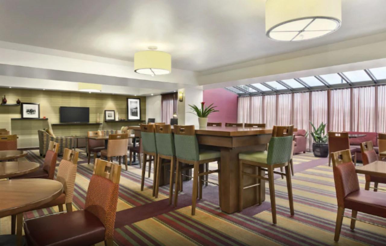 Hampton Inn Portland Airport Exterior photo