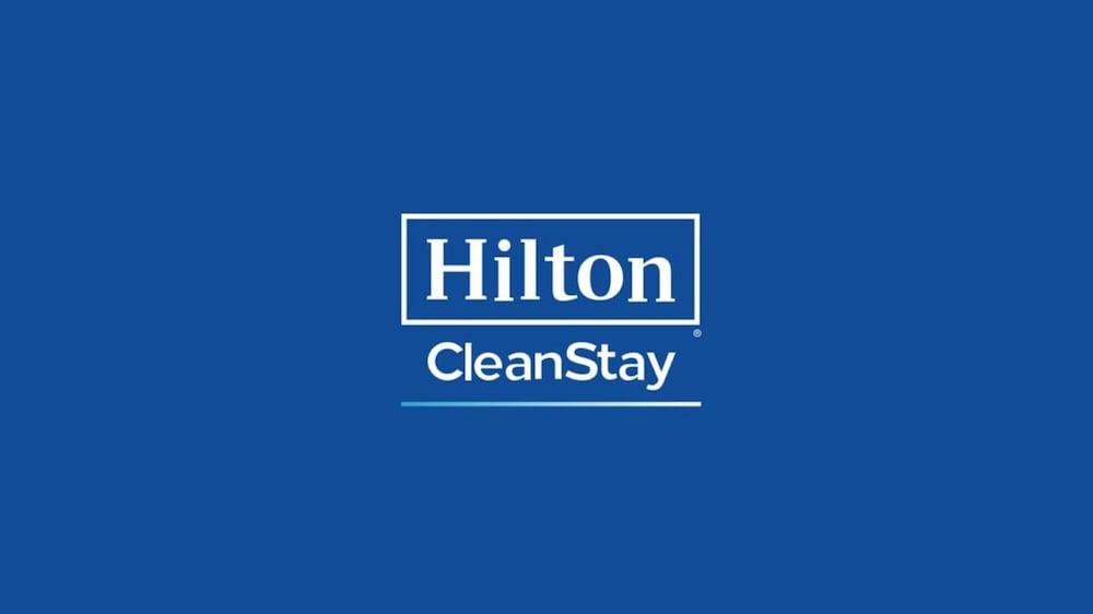 Hampton Inn Portland Airport Exterior photo