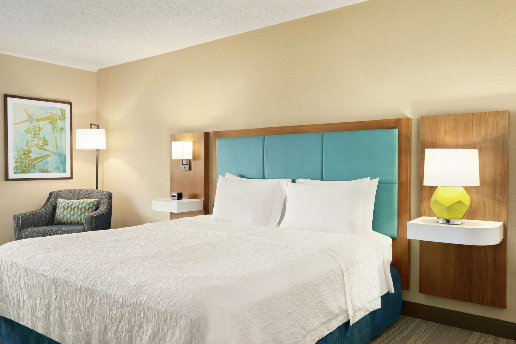 Hampton Inn Portland Airport Exterior photo