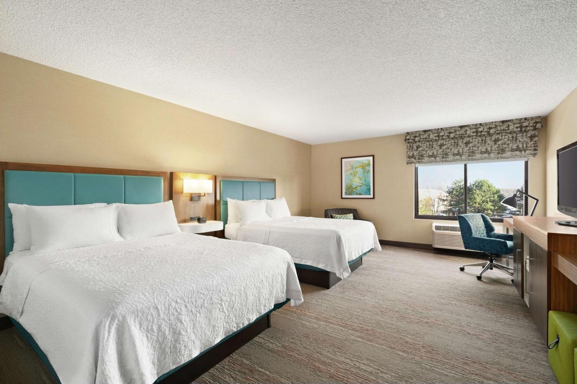 Hampton Inn Portland Airport Exterior photo