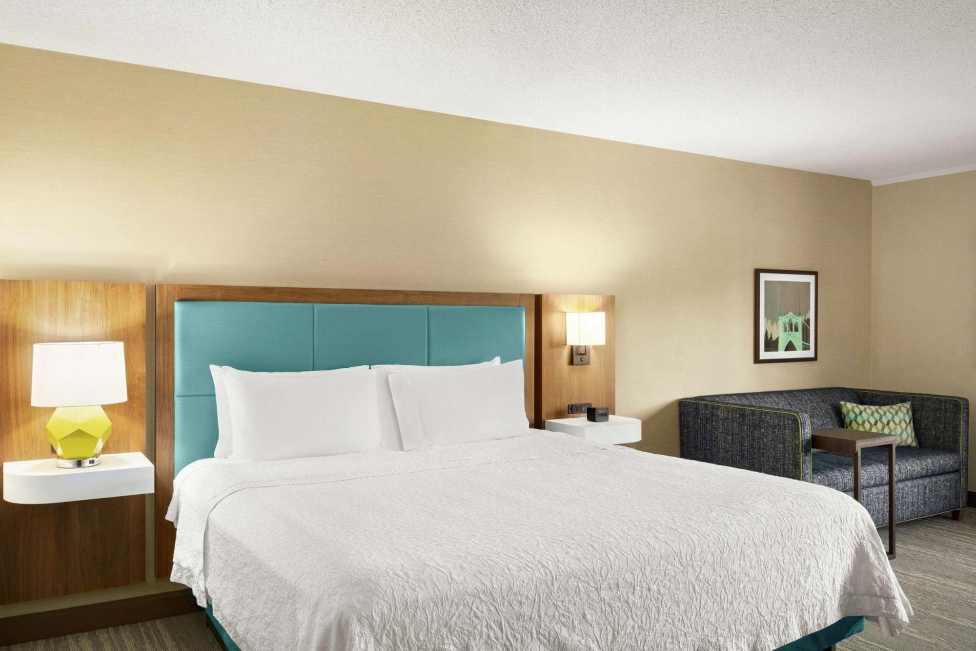 Hampton Inn Portland Airport Exterior photo
