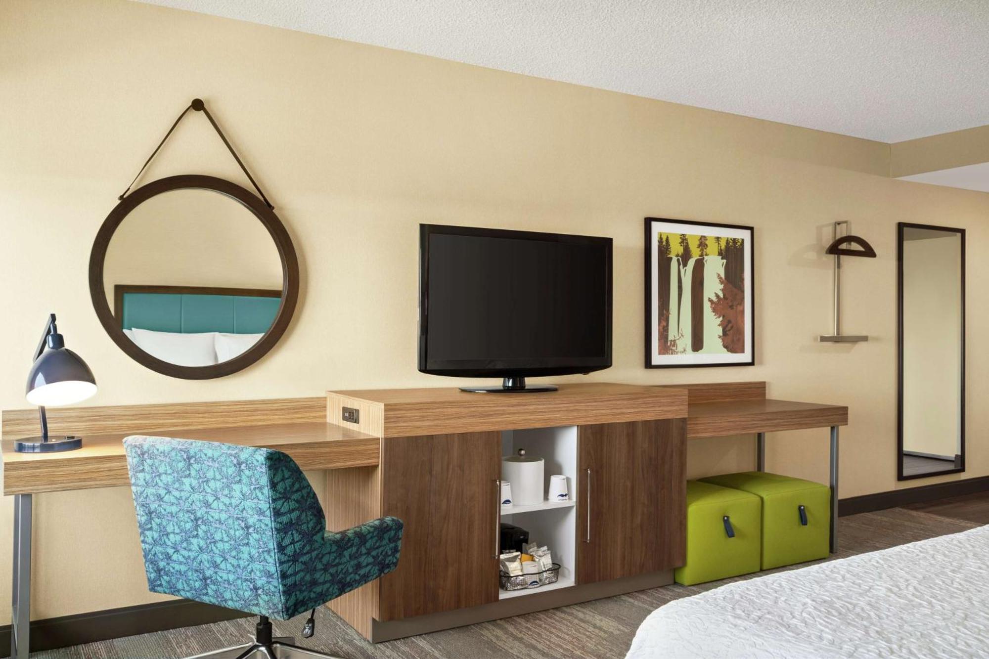 Hampton Inn Portland Airport Exterior photo