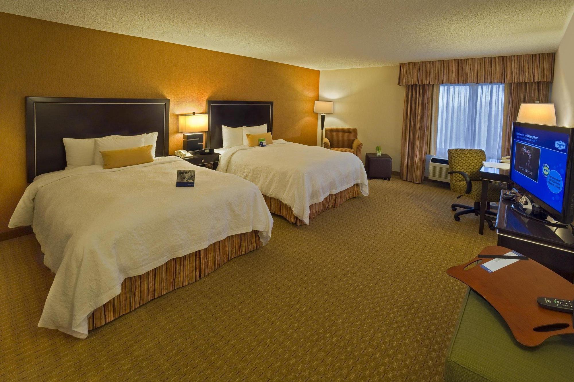 Hampton Inn Portland Airport Exterior photo
