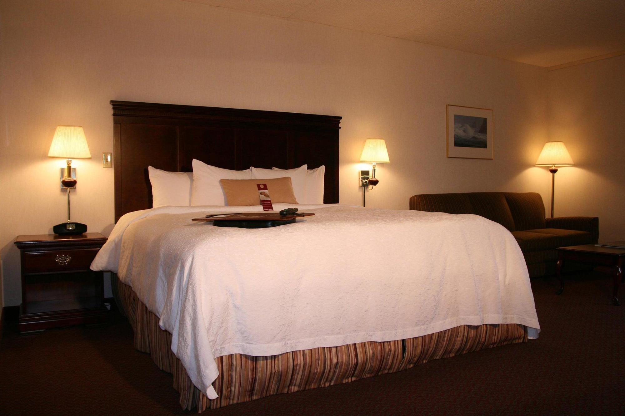 Hampton Inn Portland Airport Exterior photo